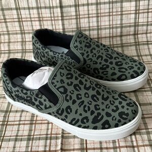 Leopard Print Slip-On Sneakers by Rip N Dip Size 7
NIB